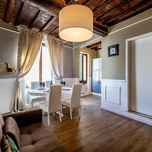 Florentine Experience In Santa Croce Apartment Florence