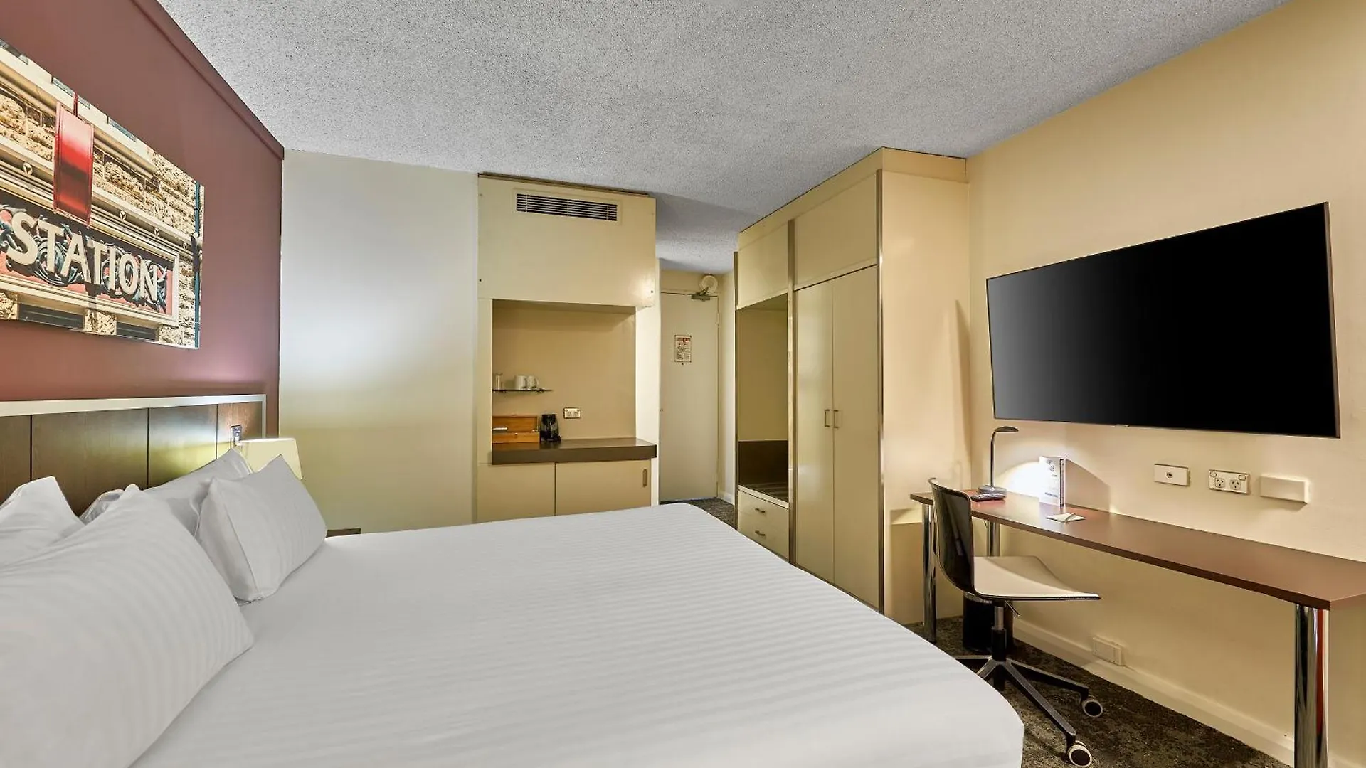 Mercure Perth On Hay 4*,